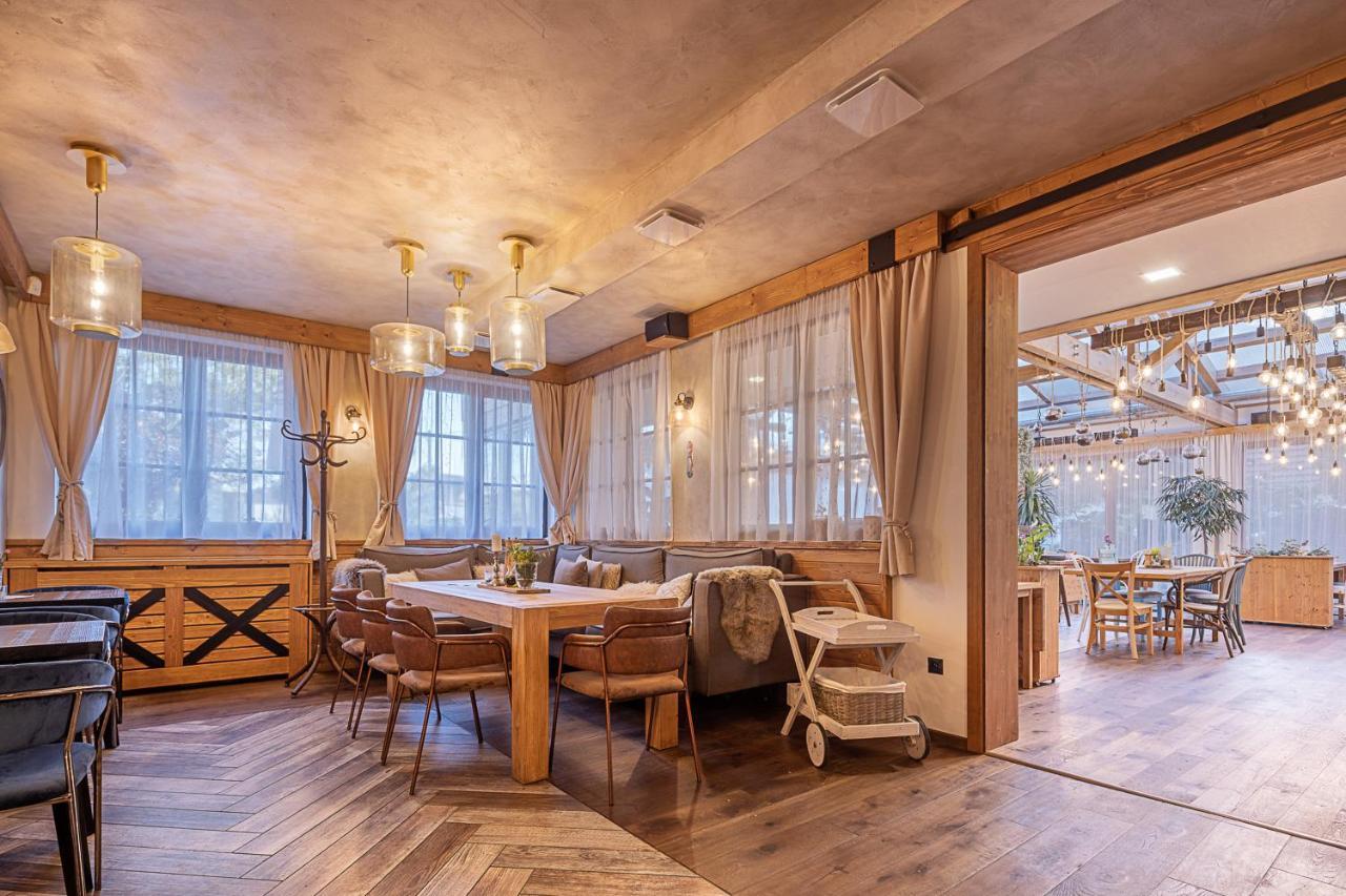 Hotel Mclimon Novy Jicin Ngoại thất bức ảnh