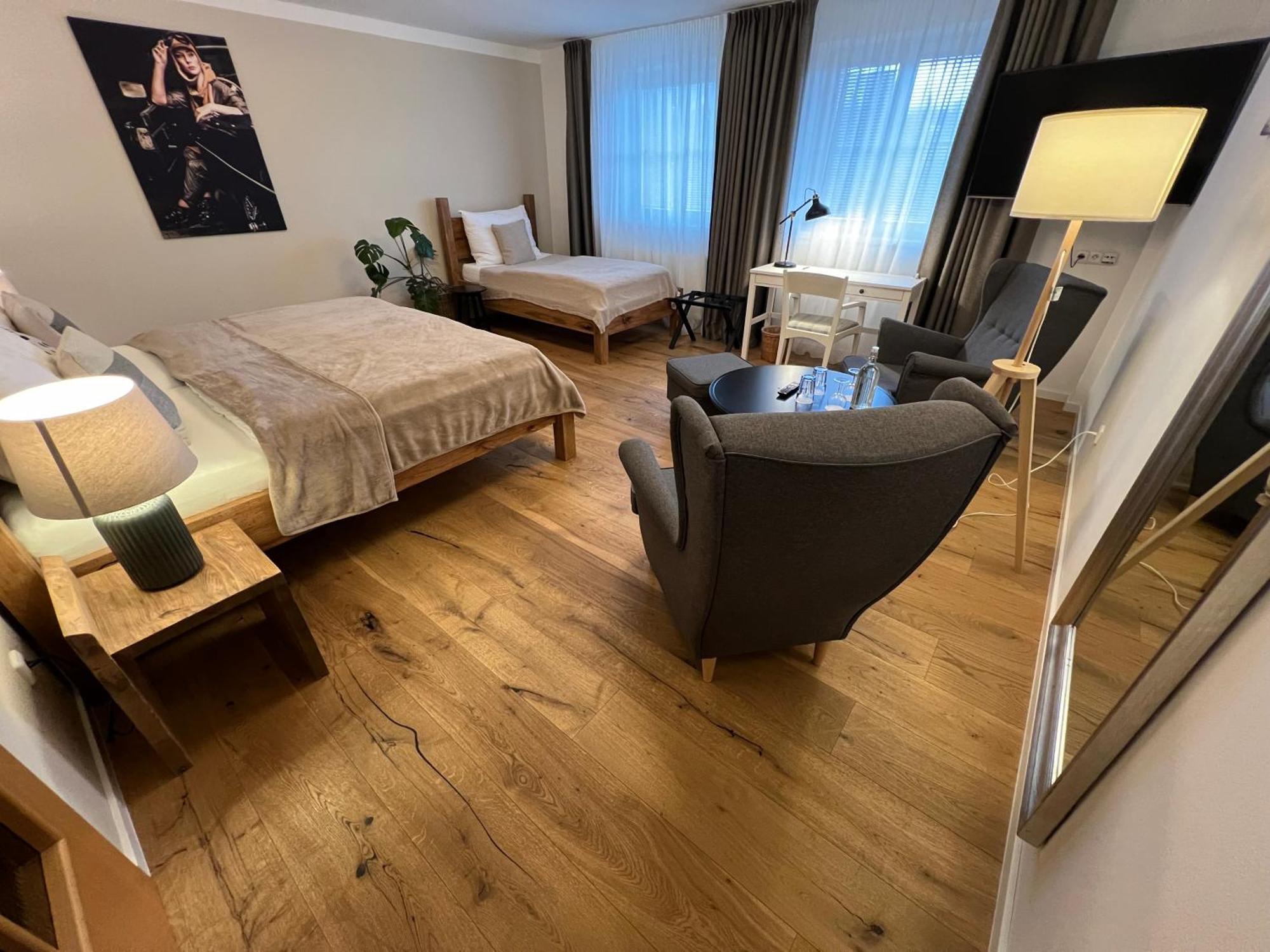 Hotel Mclimon Novy Jicin Ngoại thất bức ảnh