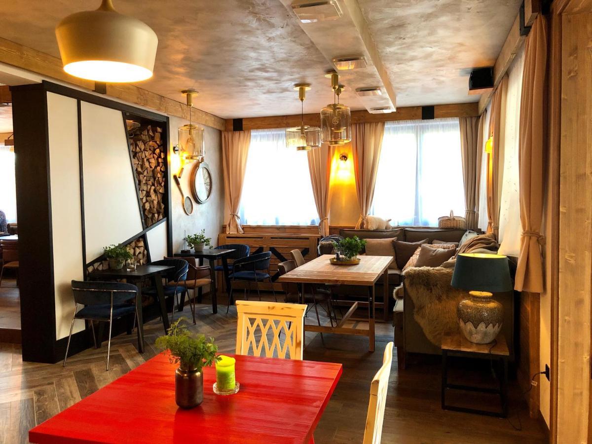 Hotel Mclimon Novy Jicin Ngoại thất bức ảnh