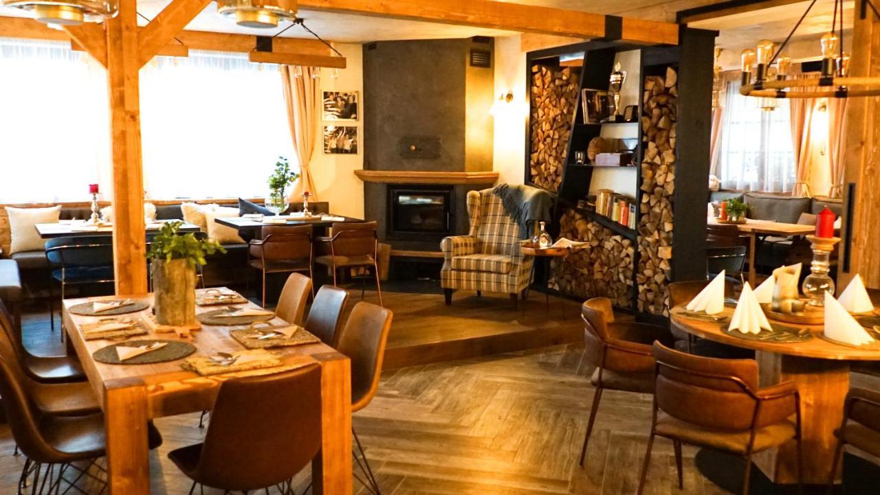 Hotel Mclimon Novy Jicin Ngoại thất bức ảnh